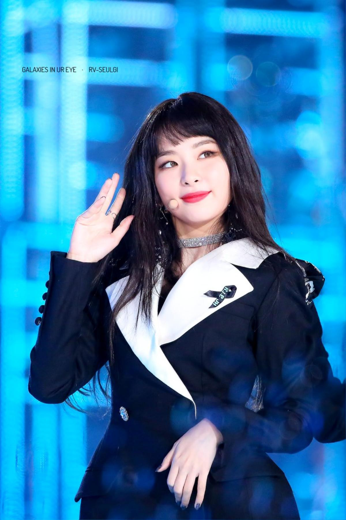 Seulgi (Red Velvet) và thời trang đen kinh điển: Vẻ quyến rũ bùng nổ không thể chối từ Ảnh 14