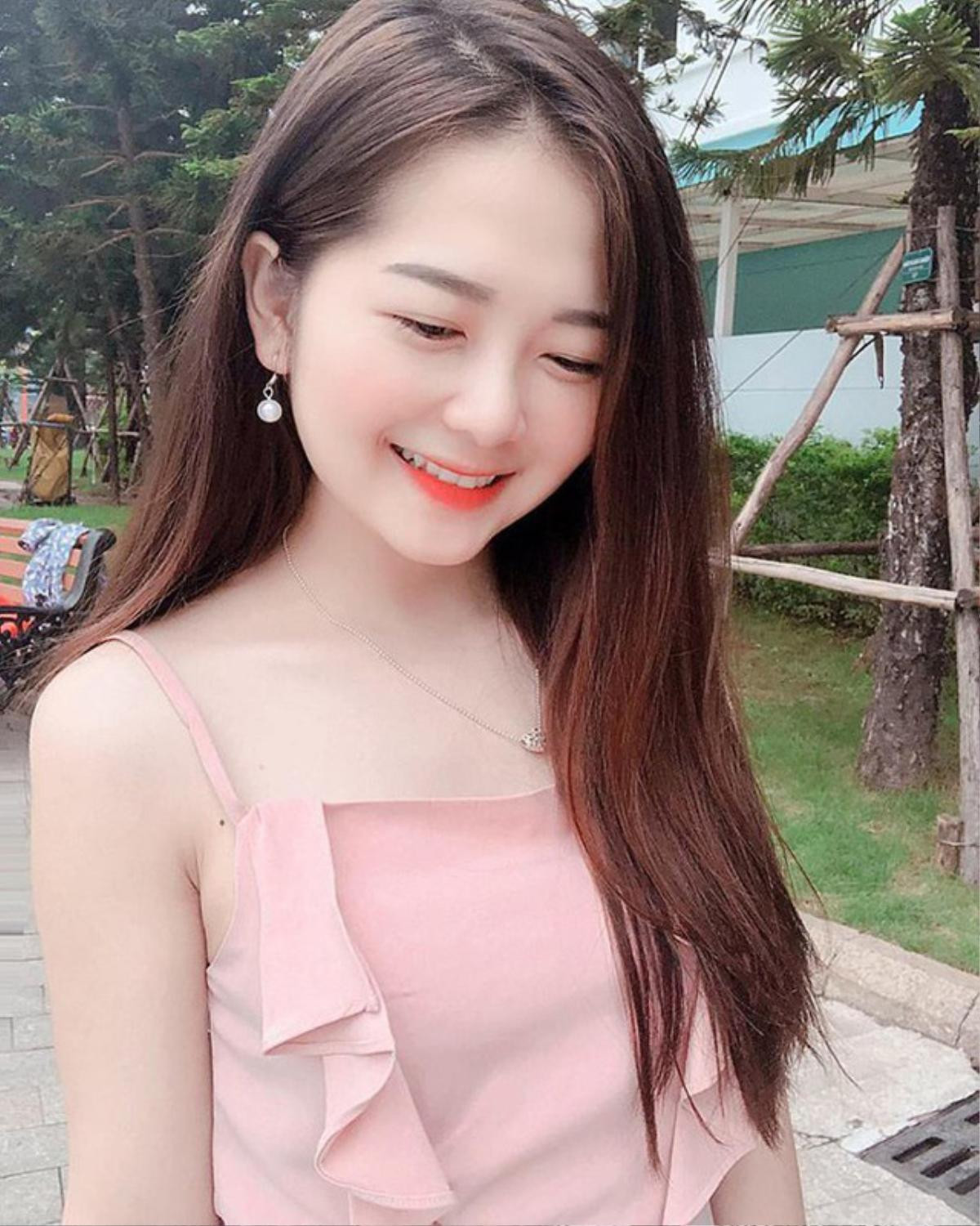 Đồng hương Văn Toàn có một fan girl bóng đá là nữ sinh đẹp thế này! Ảnh 15