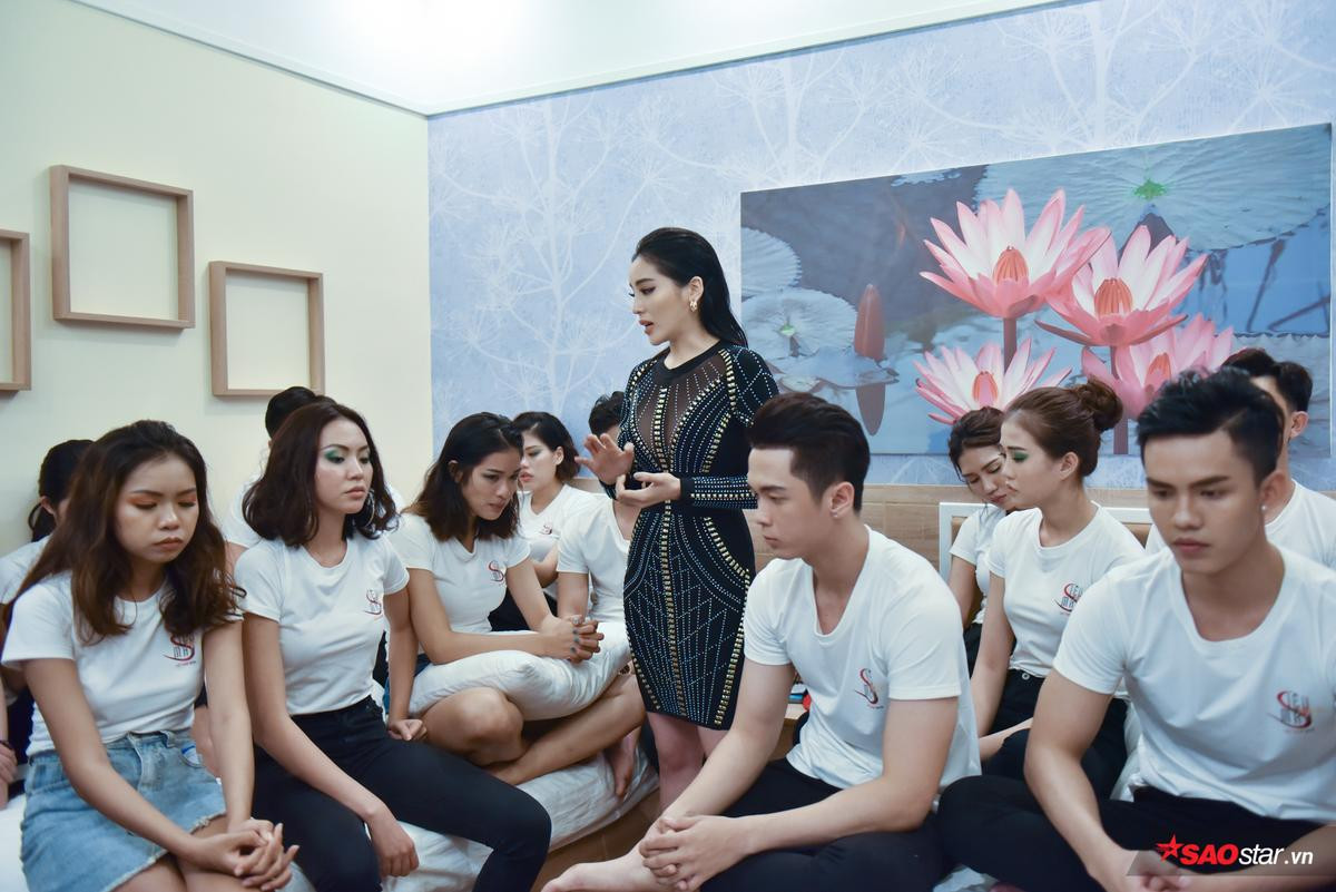 'Nữ hoàng drama mới' Hương Giang: Sang tận phòng thách thức đội thua cuộc 'tập sau đừng khóc nữa' Ảnh 5