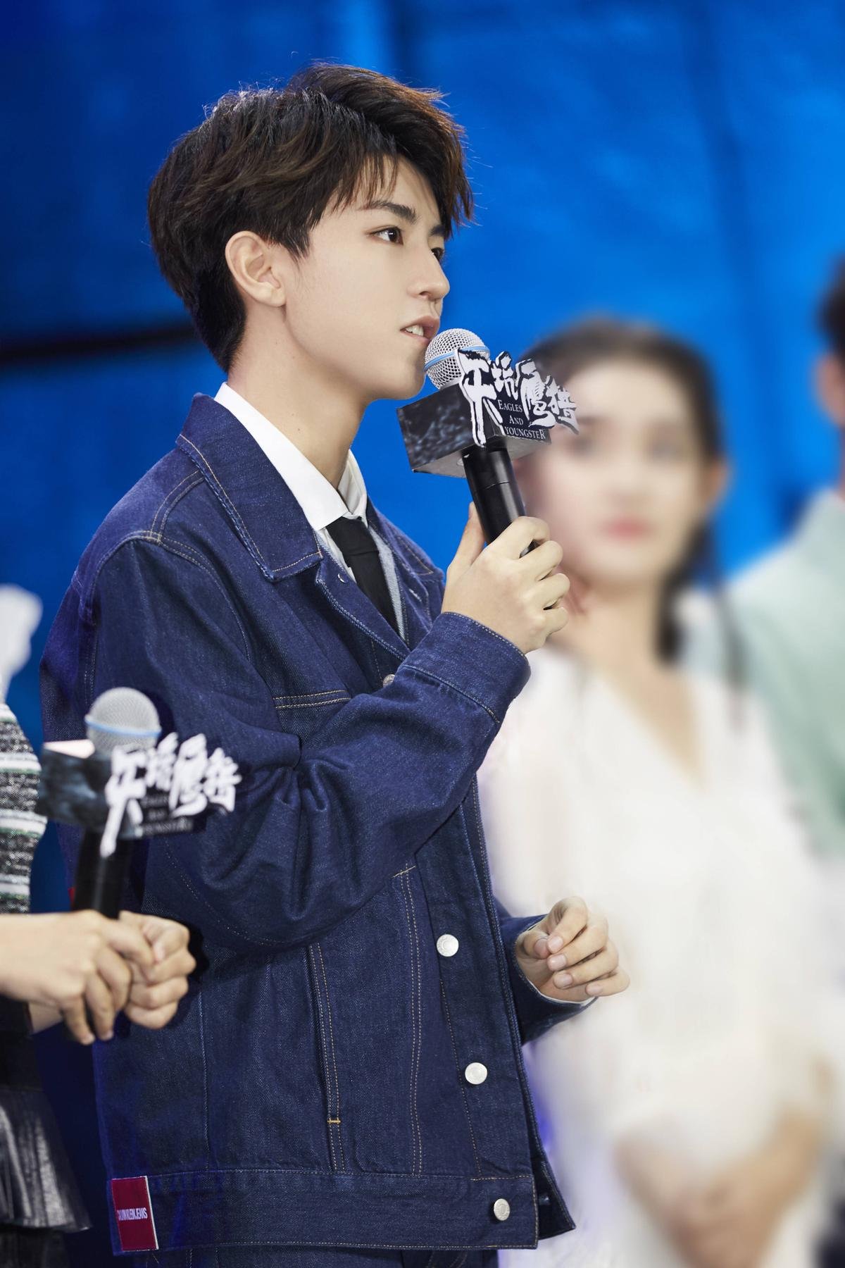 Họp báo 'Thiên khanh ưng liệp': Vương Tuấn Khải (TFBOYS) đẹp nao lòng bên Tưởng Y Y và Trần Văn Kỳ Ảnh 10