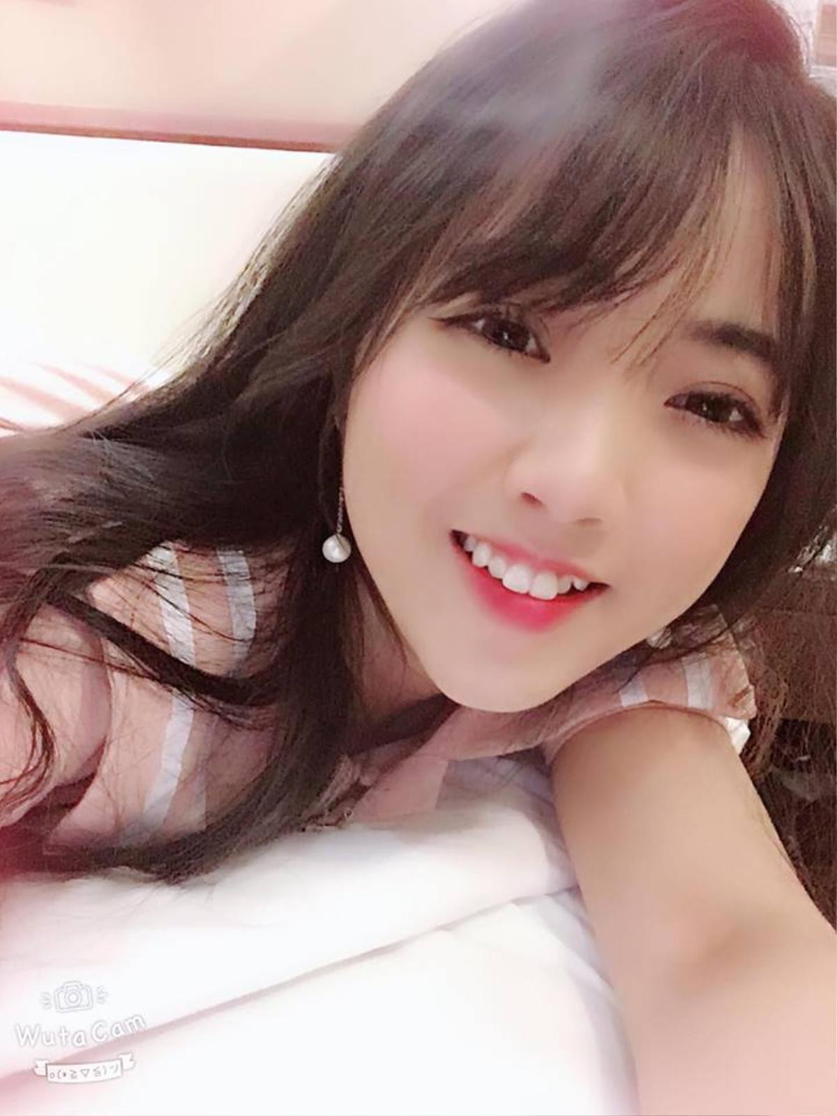 Gặp nữ streamer xinh đẹp tựa 'nàng thơ' gây sốt với tấm hình áo dài trắng tinh khôi Ảnh 10