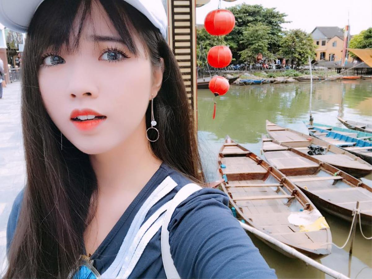 Gặp nữ streamer xinh đẹp tựa 'nàng thơ' gây sốt với tấm hình áo dài trắng tinh khôi Ảnh 12