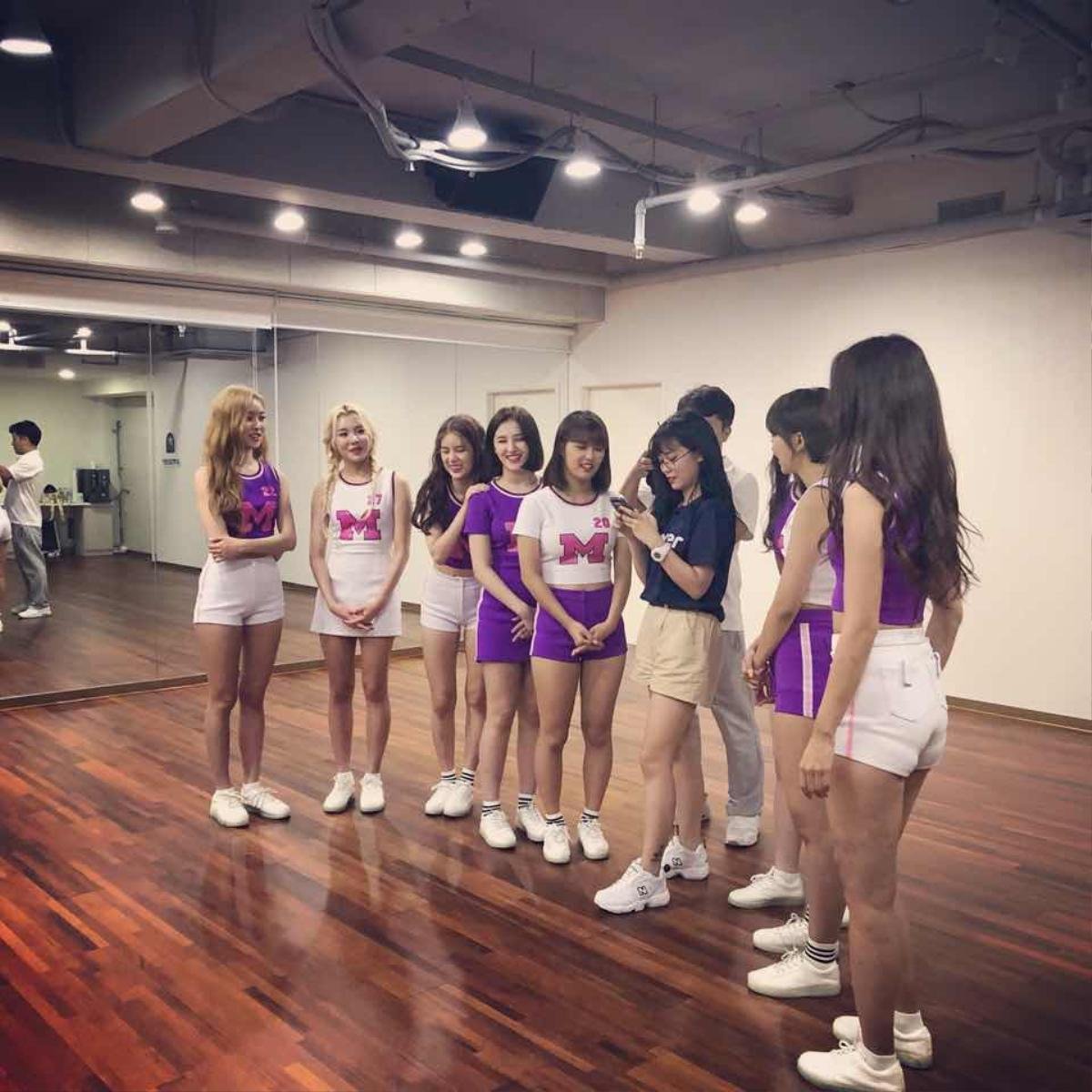 MisThy 'đọ' nhan sắc xinh đẹp với nhóm nhạc nữ Momoland Ảnh 3