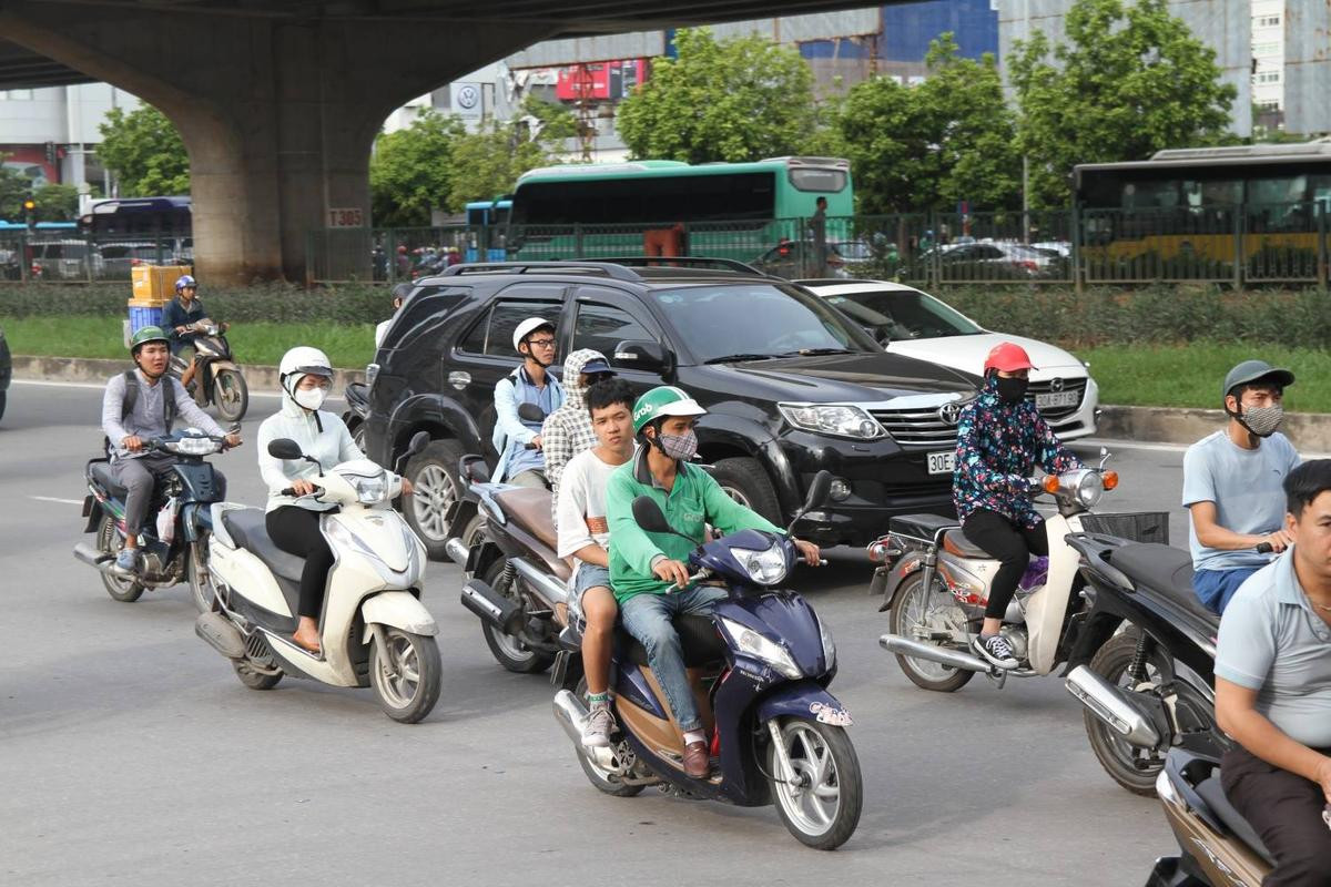 Hàng nghìn người dân rời thành phố nghỉ lễ 2/9, bến xe và cửa ngõ kẹt cứng Ảnh 8