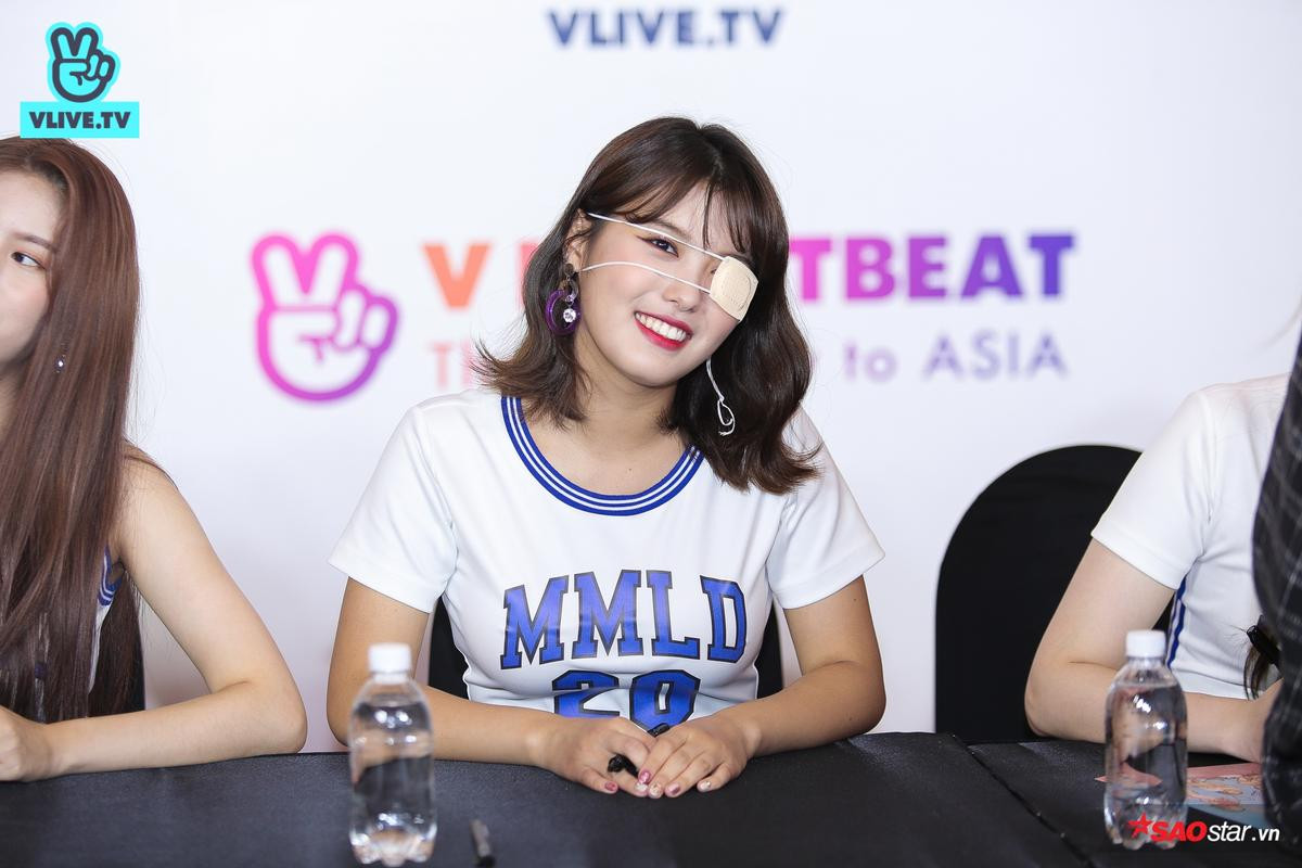 Fansign Momoland tại Việt Nam: Thương lắm Ahin chấn thương mắt vẫn cố gặp fan Việt bằng được Ảnh 8