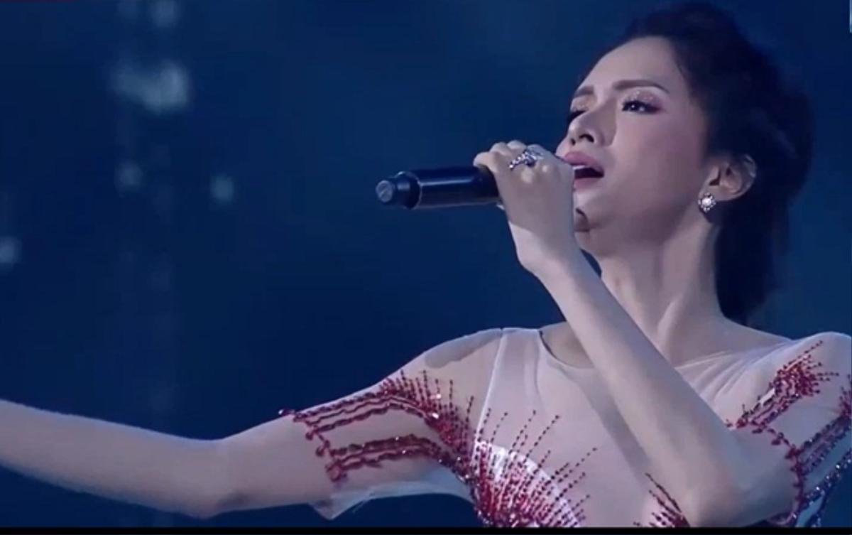 CLIP: Đây chính là lý do Hương Giang 'hát 2 lần' trong đêm chung kết Miss Tiffany's Universe 2018 Ảnh 1