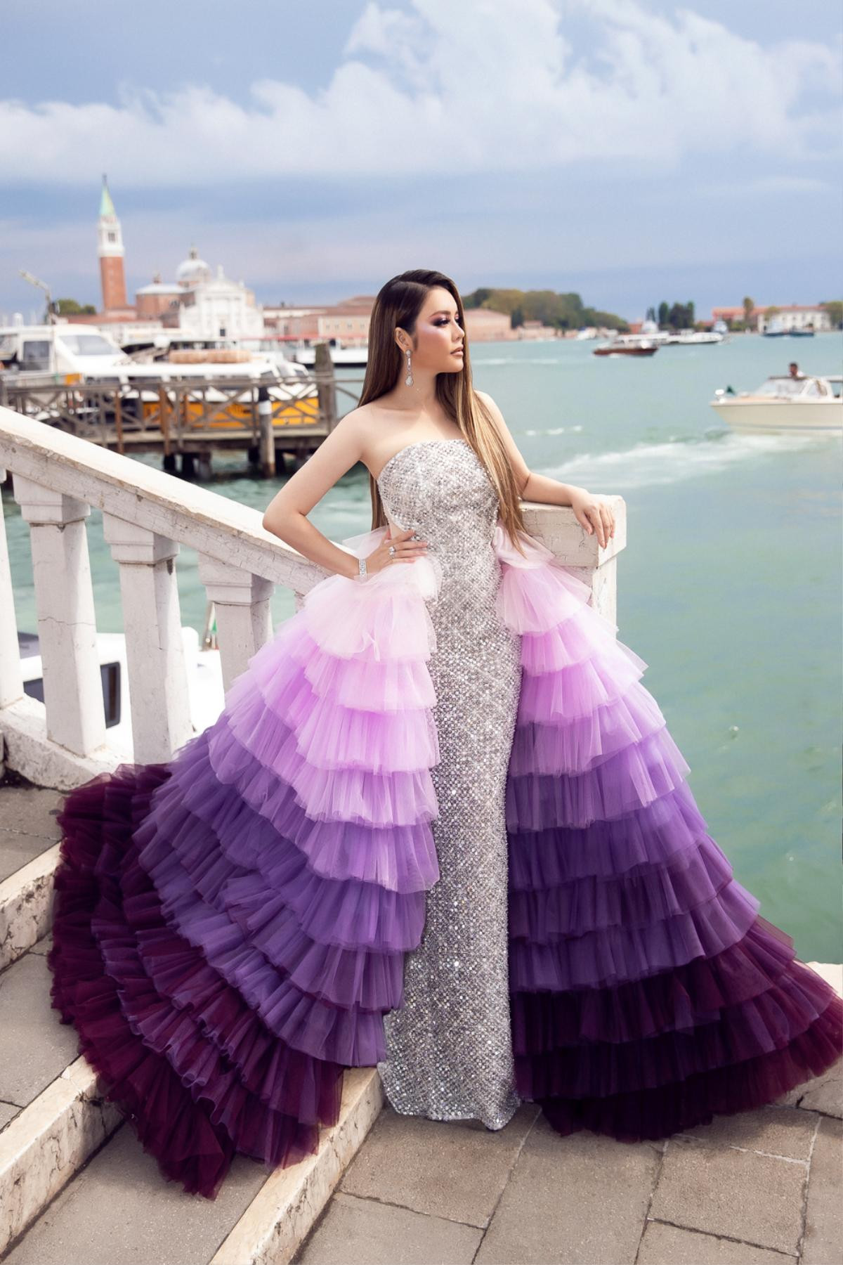 Thảm đỏ LHP Venice 2018 ngày 3: Lý Nhã Kỳ diện váy ombre tím nổi bật giữa dàn sao Hollywood Ảnh 6