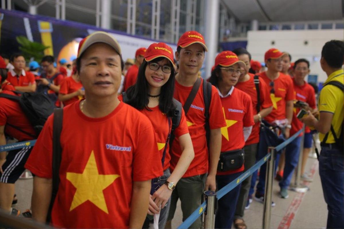 Hơn 300 CĐV bay sớm sang Indonesia 'tiếp lửa' cho Olympic Việt Nam tranh HCĐ Ảnh 1