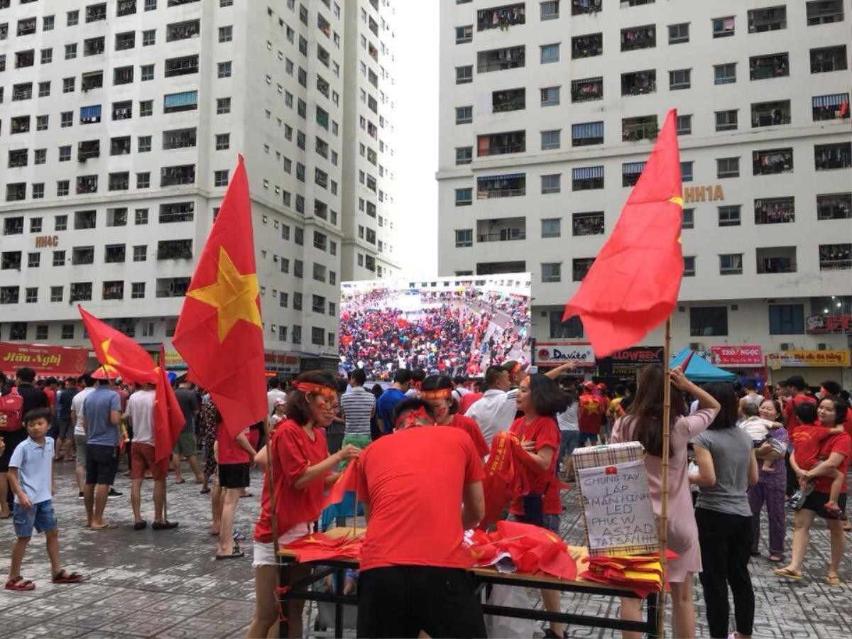 Mong Olympic Việt Nam giành chiến thắng, chung cư vạn dân Linh Đàm quyết ‘đổi phong thuỷ’ đặt lại màn hình LED Ảnh 3