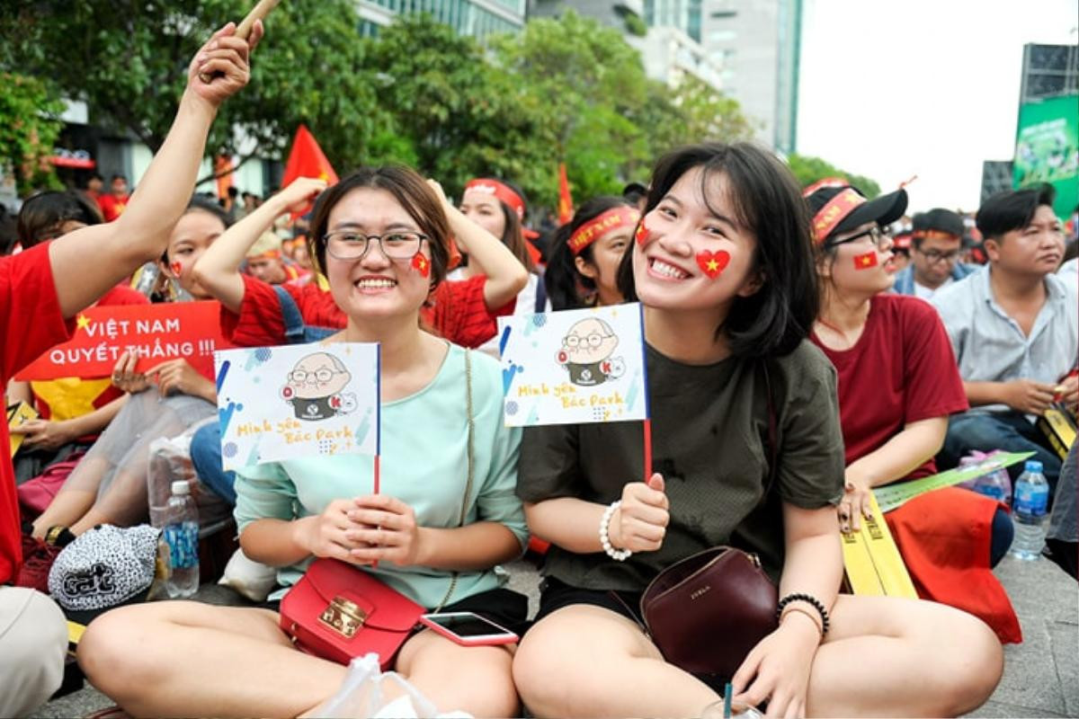 Hàng nghìn CĐV lặng người, bật khóc trong mưa vì bàn thua đáng tiếc của Olympic Việt Nam Ảnh 30