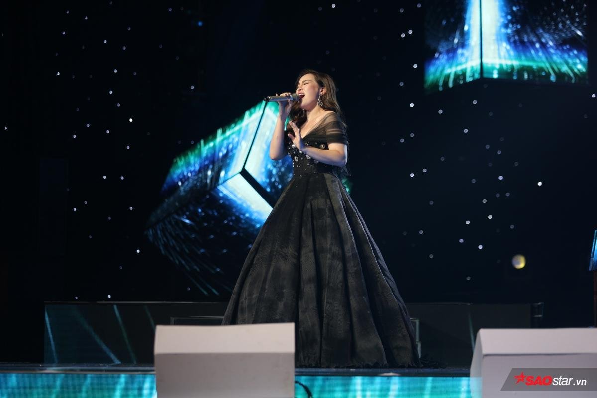 Minh Ngọc 'Cảm Ơn Đời' vì được đứng trên sân khấu Chung kết The Voice 2018 Ảnh 1