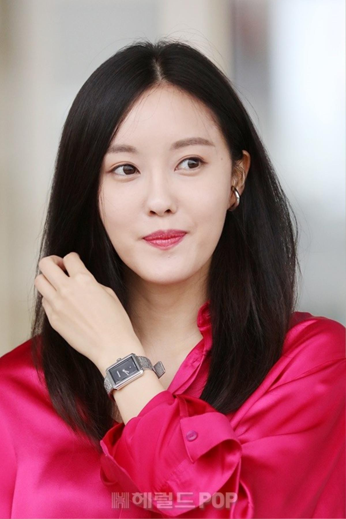 Ảnh sân bay (03/09): Hyo Min (T-ARA) rạng rỡ đến TP.HCM, Sulli đẹp xuất sắc, áp đảo Soyou (Sistar) Ảnh 2