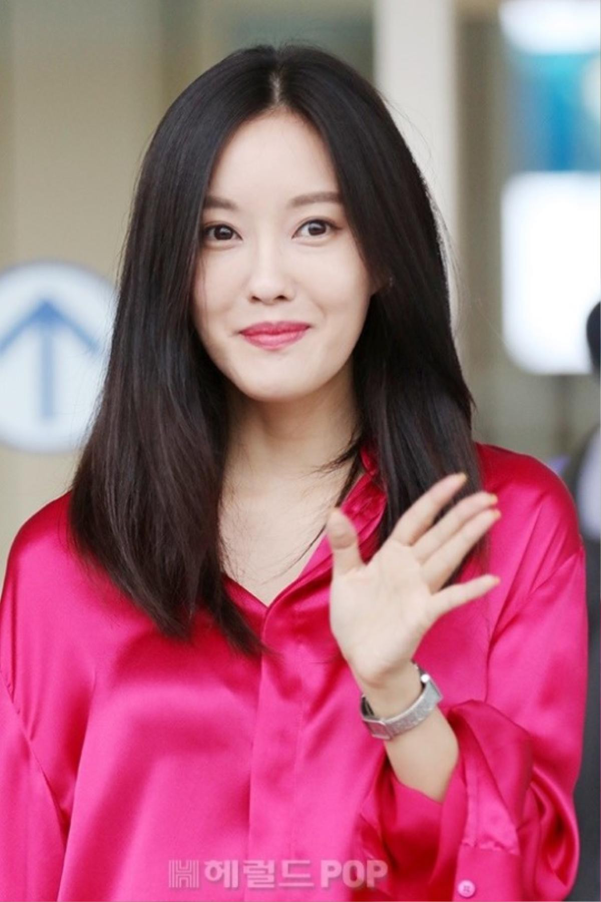 Ảnh sân bay (03/09): Hyo Min (T-ARA) rạng rỡ đến TP.HCM, Sulli đẹp xuất sắc, áp đảo Soyou (Sistar) Ảnh 6