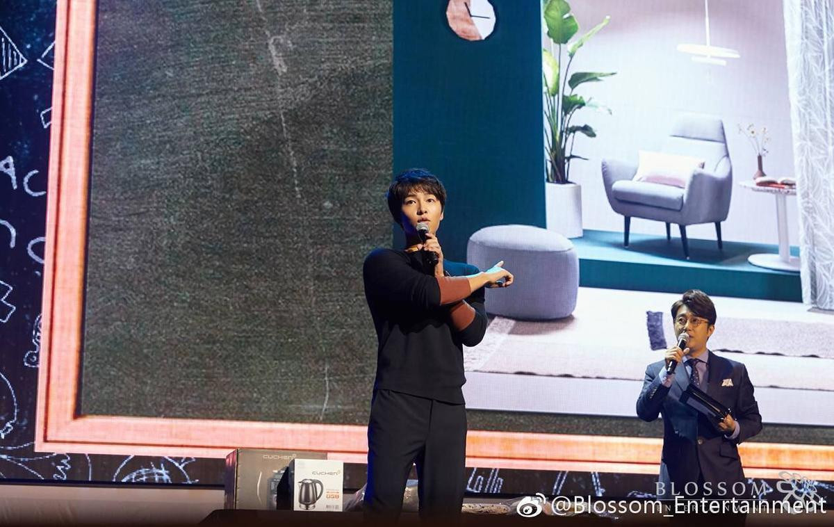 Lee Kwang Soo và Junho (2PM) tham dự fan-meeting kỷ niệm 10 năm của Song Joong Ki Ảnh 10