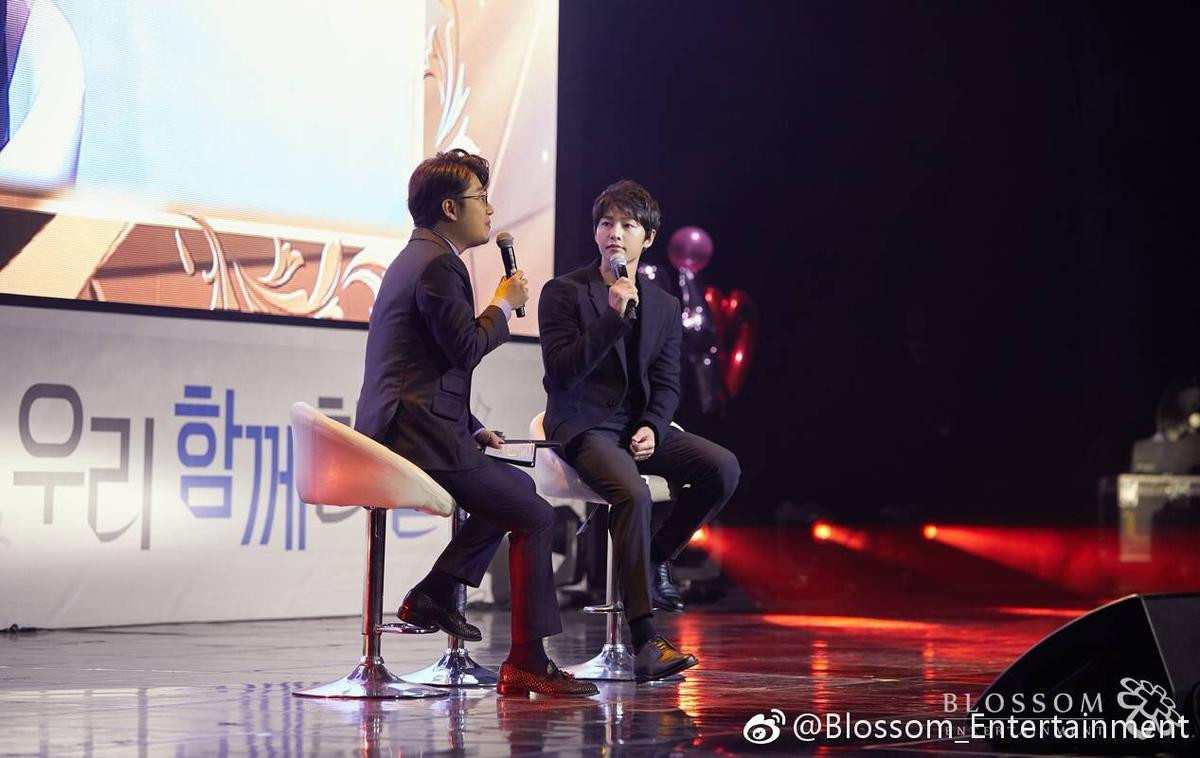 Lee Kwang Soo và Junho (2PM) tham dự fan-meeting kỷ niệm 10 năm của Song Joong Ki Ảnh 2