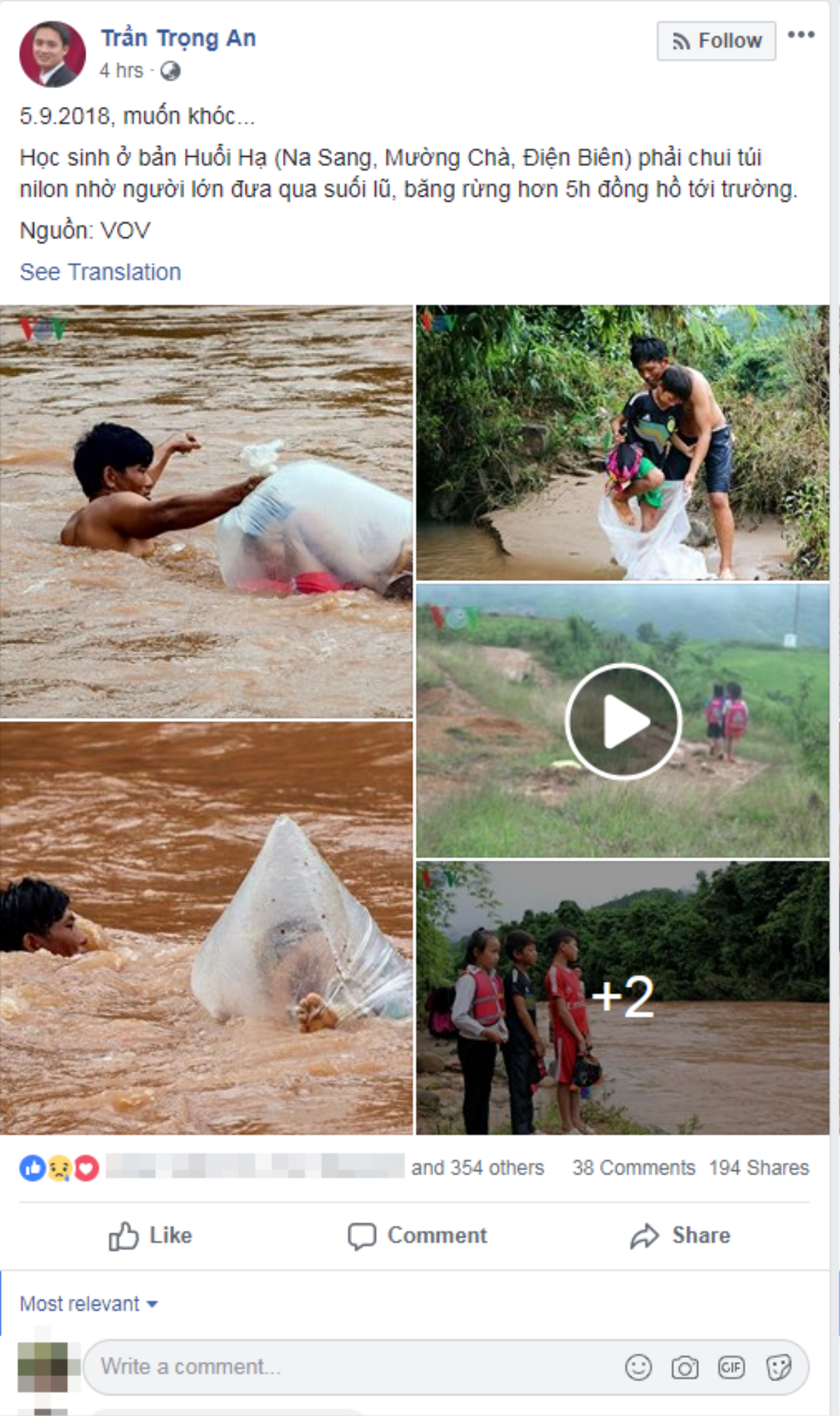 Loạt ảnh ám ảnh nhất ngày khai trường: Học sinh miền núi chui vào túi nilon vượt lũ tới trường Ảnh 1