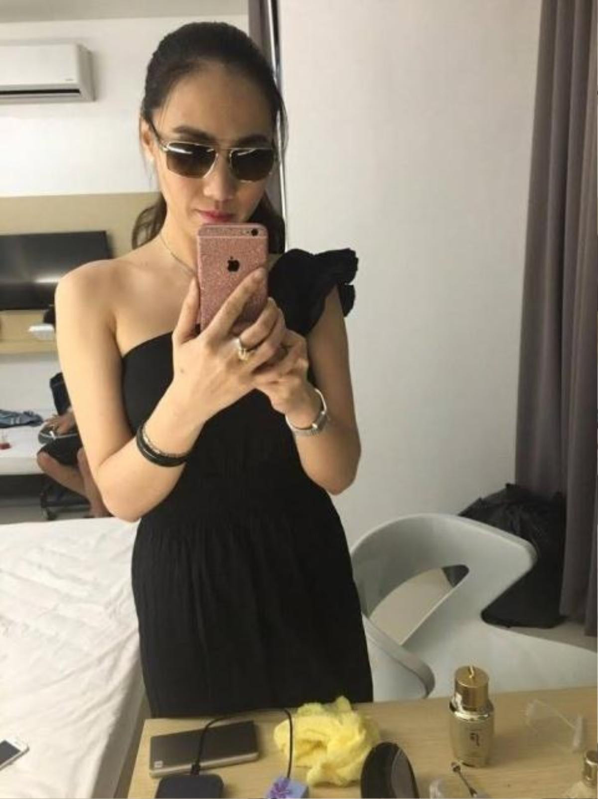 'Hotgirl' ma túy Trần Kim Yến xuất hiện với gương mặt vô hồn, giả điên tại tòa Ảnh 3