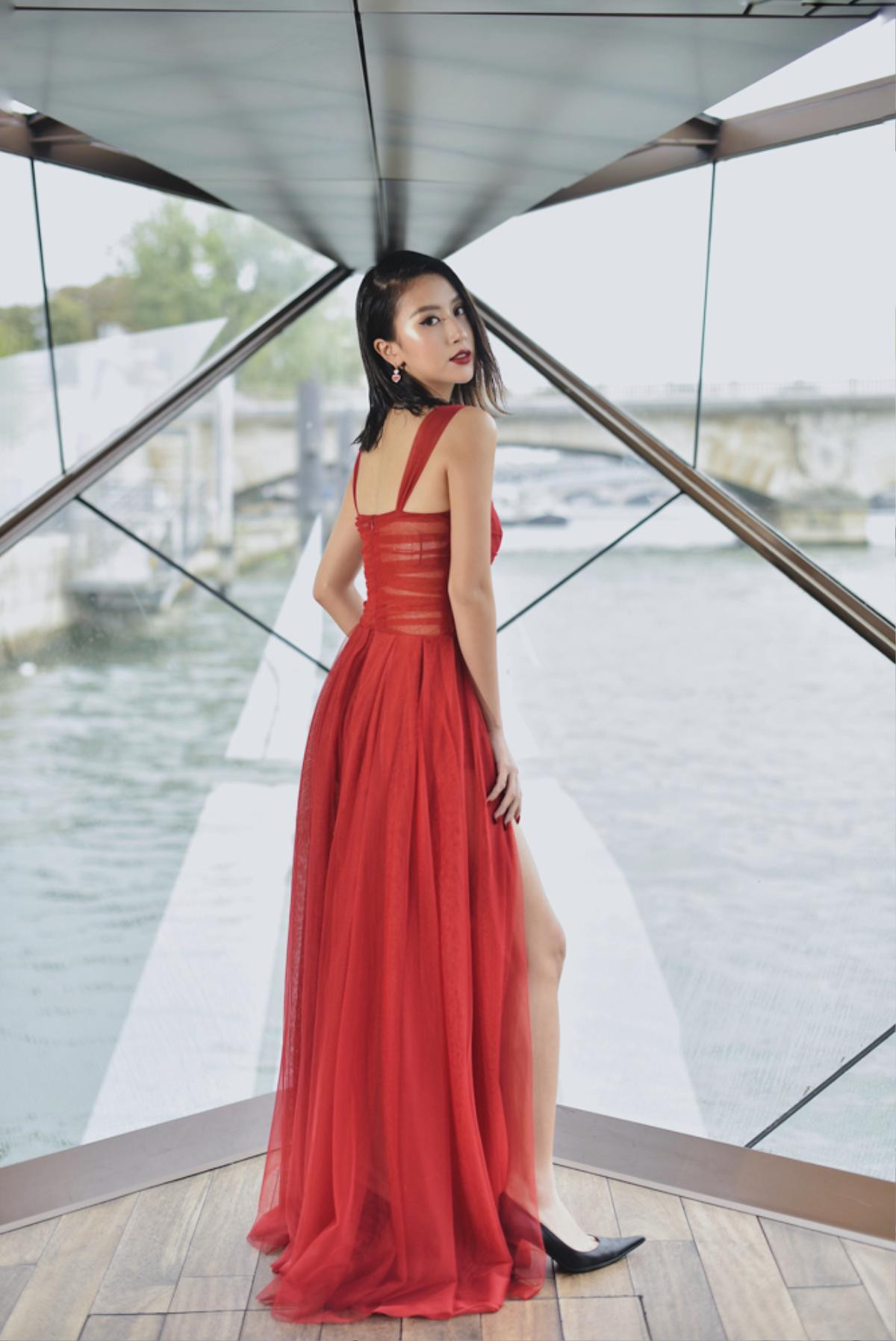 Quỳnh Anh Shyn sang chảnh ngồi ghế đầu dự fashion show của Jessica Minh Anh tại Paris Ảnh 3