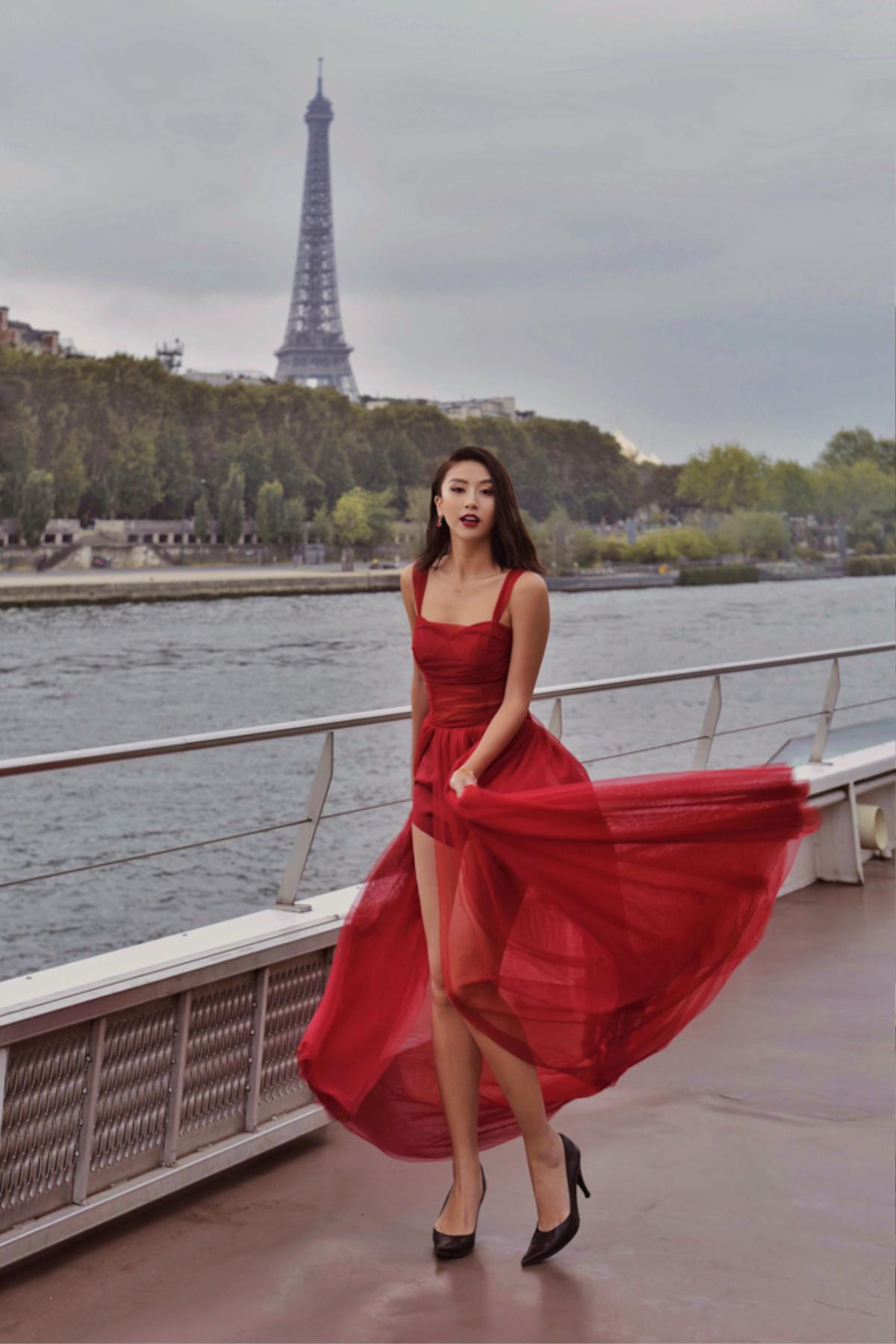 Quỳnh Anh Shyn sang chảnh ngồi ghế đầu dự fashion show của Jessica Minh Anh tại Paris Ảnh 2