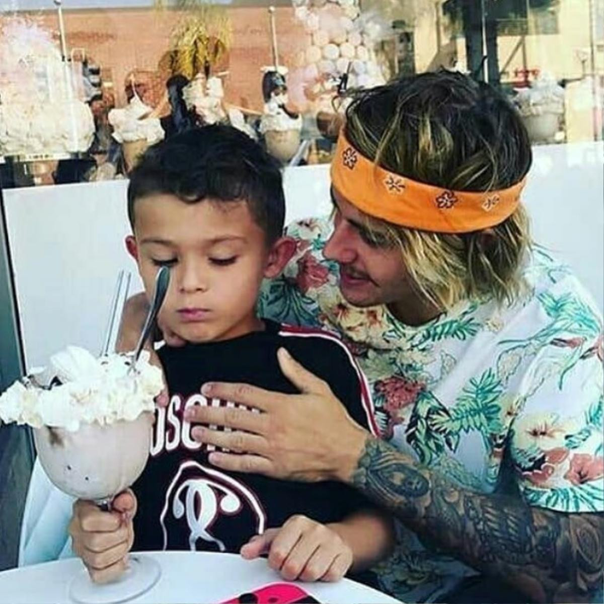 27 giây tan chảy với khung cảnh 'một nhà ba người' cực hạnh phúc của Justin Bieber và Hailey Baldwin Ảnh 4