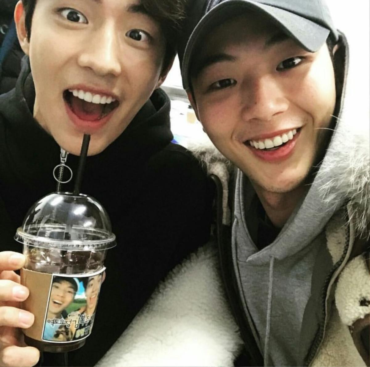 Không còn đóng vai phụ, Kim Ji Soo vẫn không thoát khỏi 'bromance' với bạn diễn nam Ảnh 2