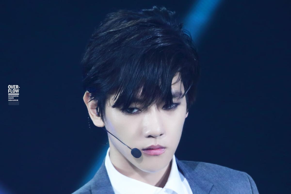 Quên kính thường đi, đẳng cấp tiên tử của Baekhyun (EXO) là phải đeo kính hình lục giác Ảnh 1