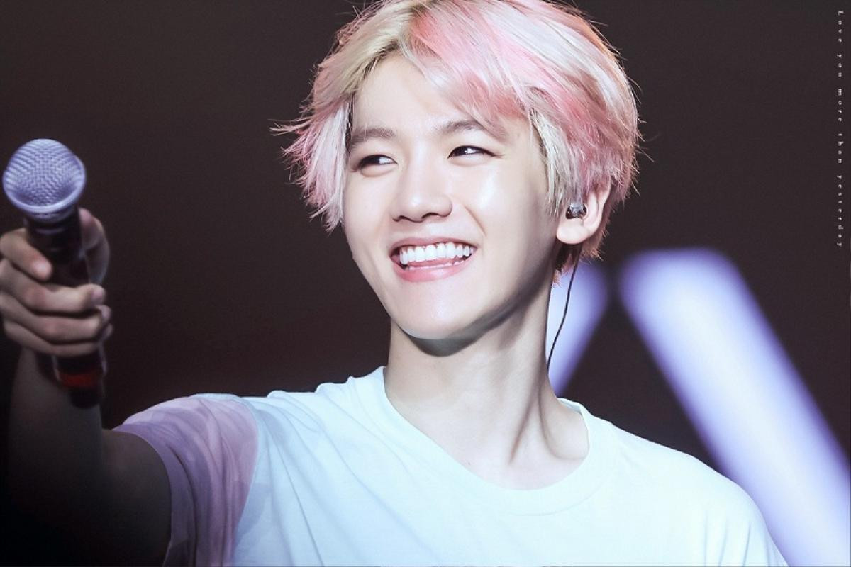 Quên kính thường đi, đẳng cấp tiên tử của Baekhyun (EXO) là phải đeo kính hình lục giác Ảnh 11