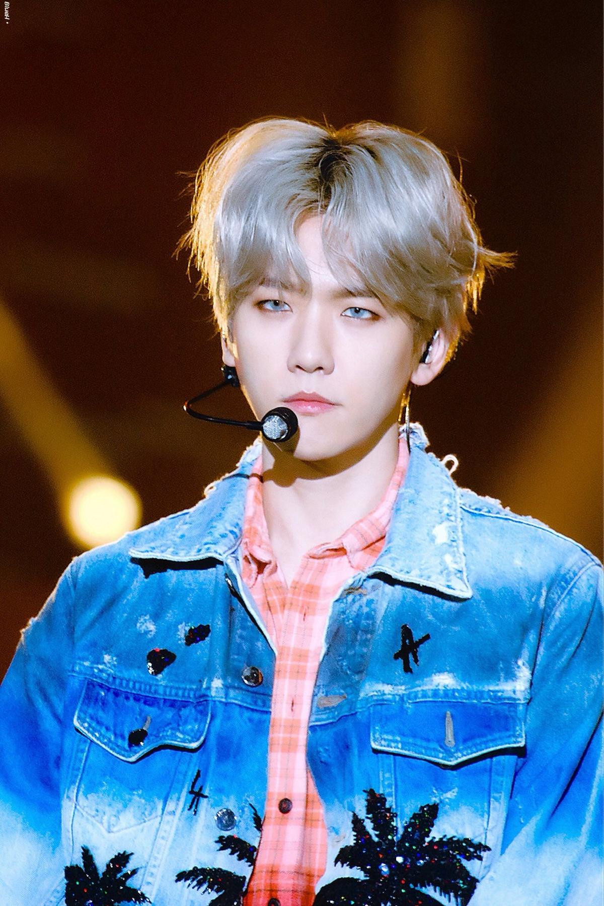 Quên kính thường đi, đẳng cấp tiên tử của Baekhyun (EXO) là phải đeo kính hình lục giác Ảnh 12