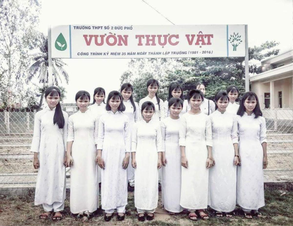 Lên mạng nhờ 'thánh photoshop' chỉnh màu ảnh tốt nghiệp, anh chàng nhận về nguyên album từ poster phim ma 'trăm người một biểu cảm' Ảnh 7