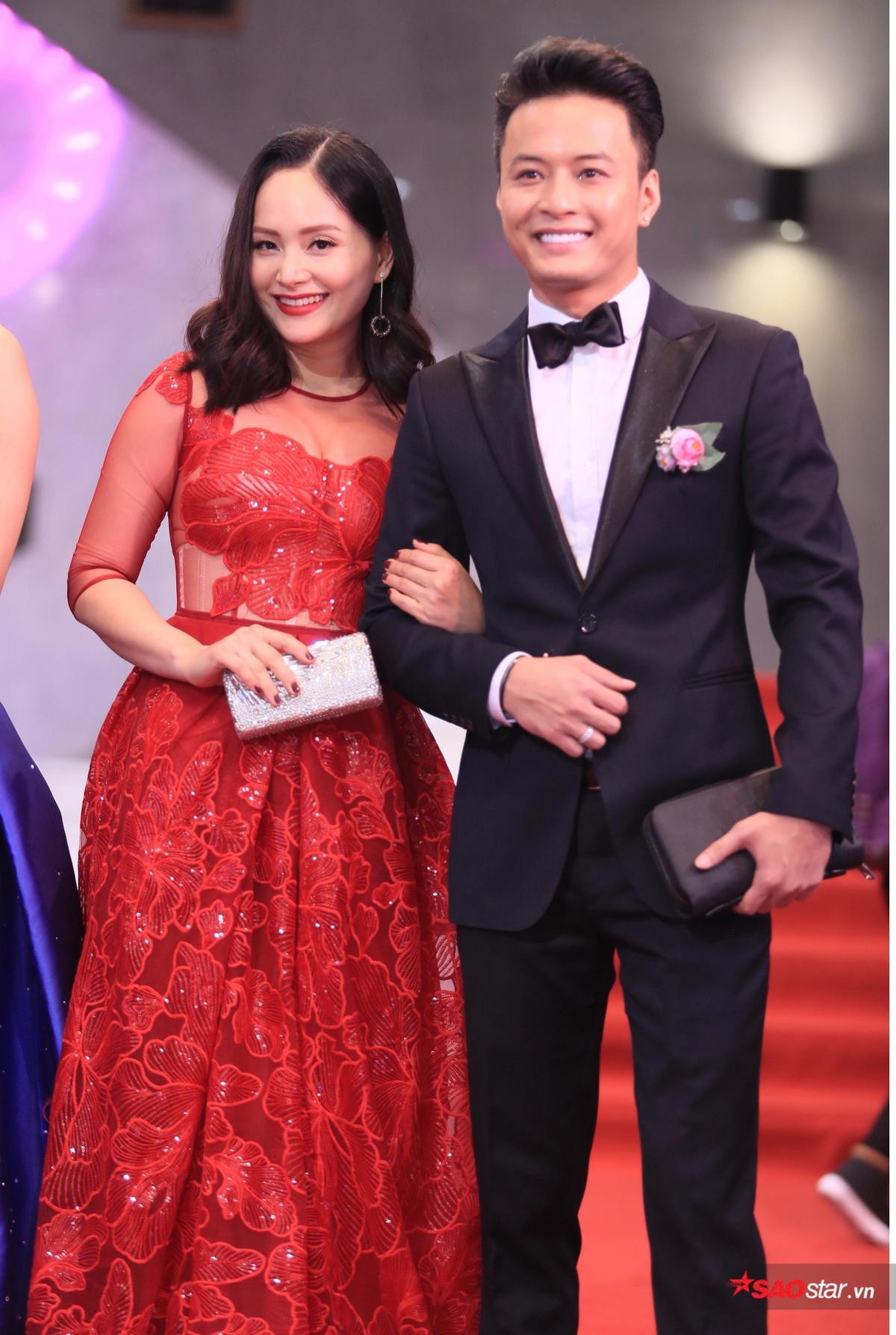 Nhã Phương - Hoa hậu Đỗ Mỹ Linh cùng diện đầm khoe vai trần gợi cảm tại VTV Awards 2018 Ảnh 12