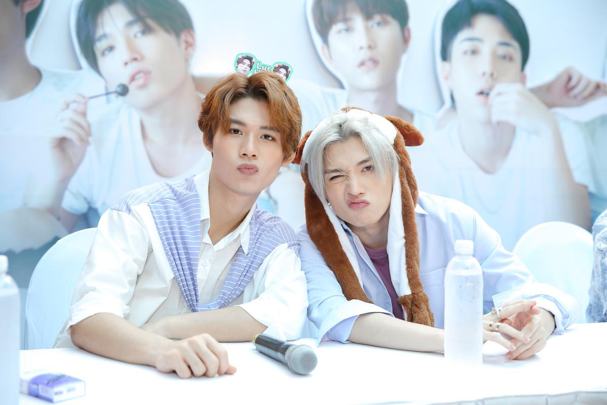 Click xem ngay: Clip đánh nhau 'sặc mùi' đam mỹ của Cody và Toki ngay tại fansign Uni5! Ảnh 10