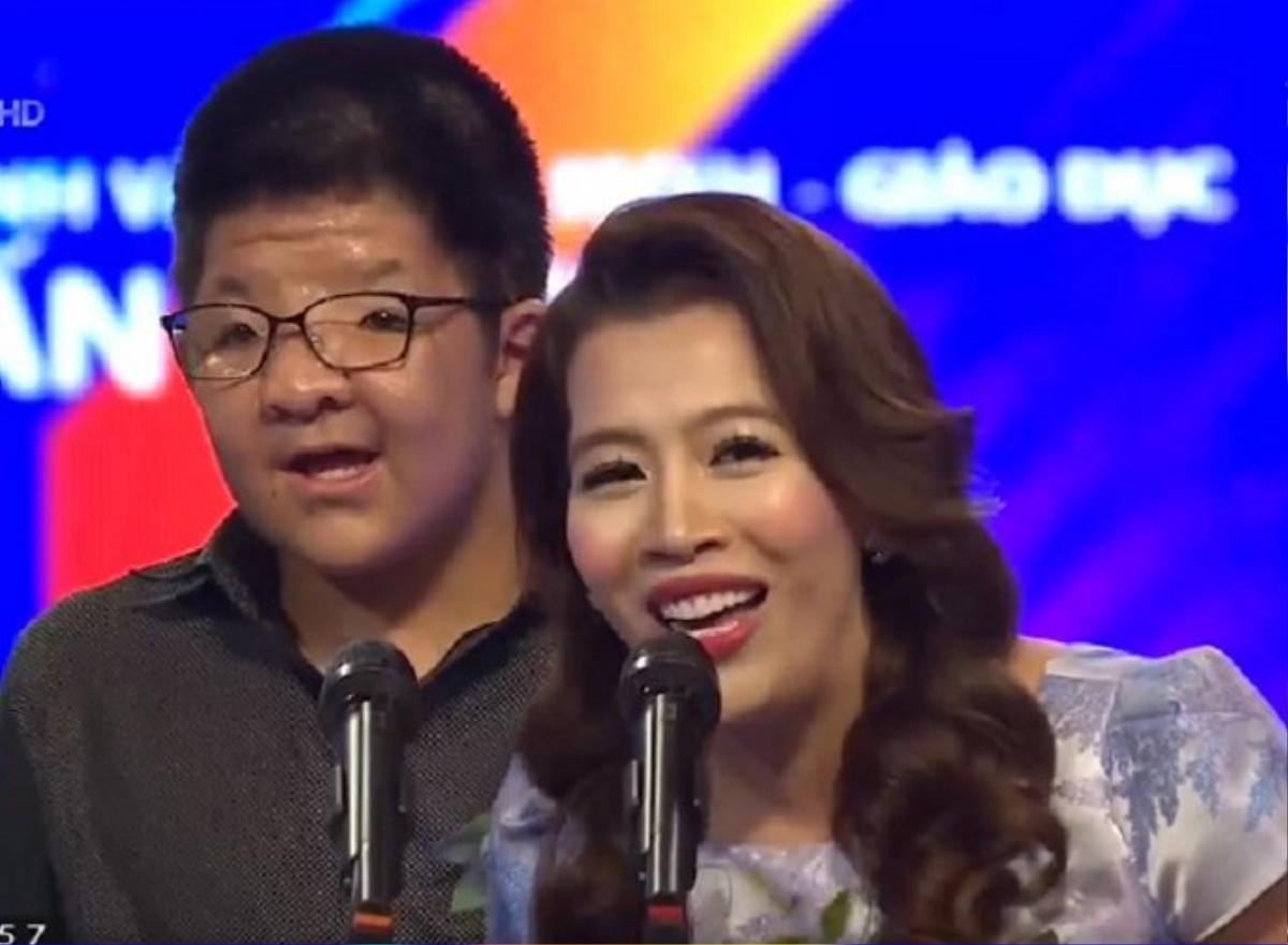 VTV Awards 2018: Hành trình 15 năm cùng con trai chữa bệnh của diễn viên Quốc Tuấn vẫn khiến nhiều người xúc động khi được nhắc lại Ảnh 2