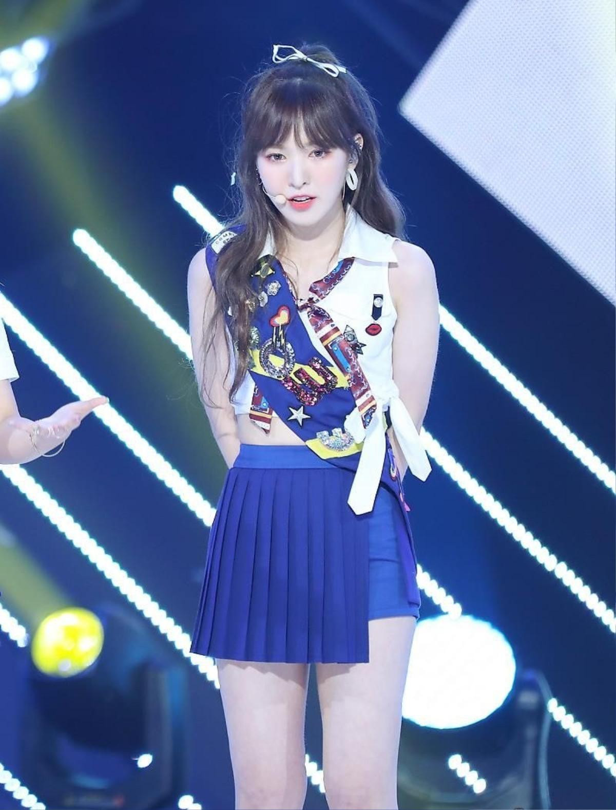 Fan thở phào vì cuối cùng thì stylist của Red Velvet cũng cho nhóm ăn mặc tử tế Ảnh 7