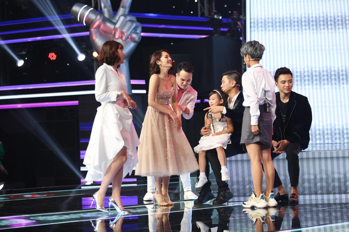 Tập 1 - The Voice Kids: Hot như phim cung đấu, bộ sậu quyền lực tung chiêu 'độc' để 'giành giựt' thí sinh Ảnh 5