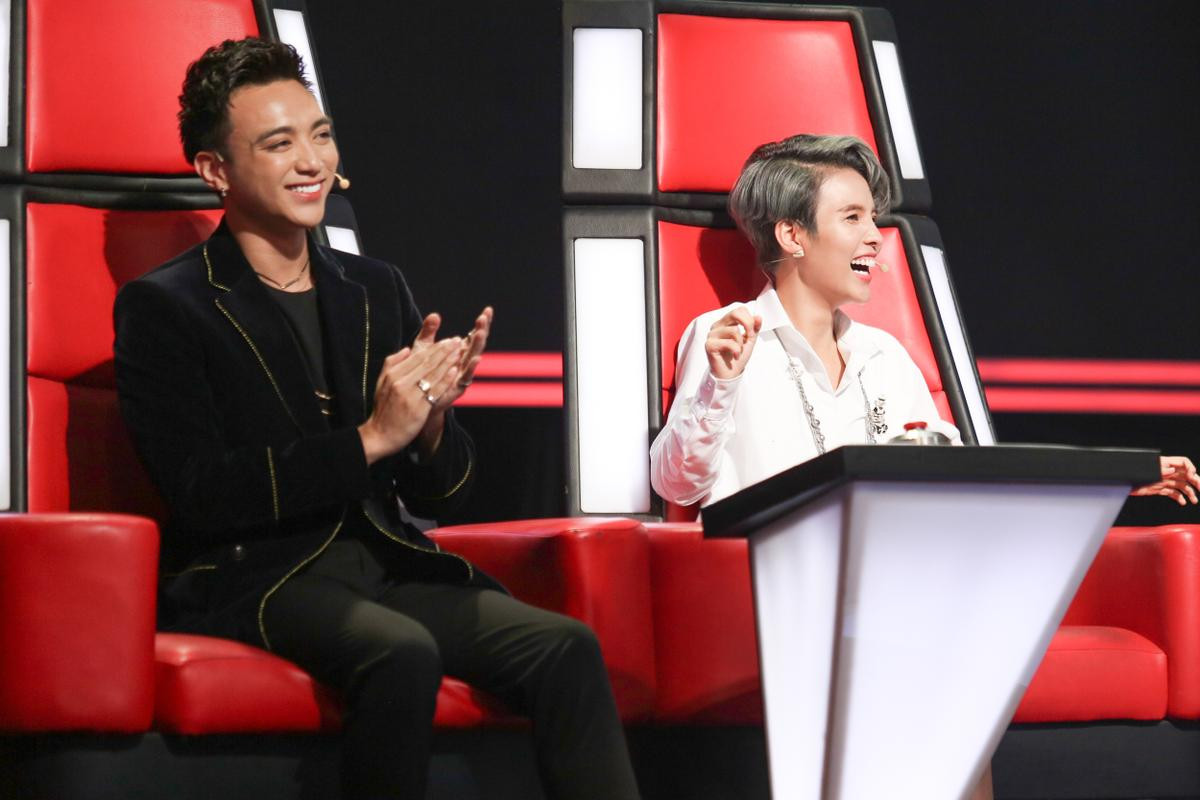 Tập 1 - The Voice Kids: Hot như phim cung đấu, bộ sậu quyền lực tung chiêu 'độc' để 'giành giựt' thí sinh Ảnh 13