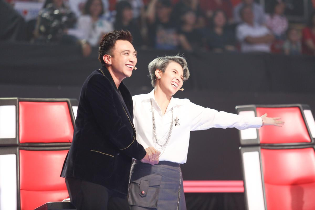 Tập 1 - The Voice Kids: Hot như phim cung đấu, bộ sậu quyền lực tung chiêu 'độc' để 'giành giựt' thí sinh Ảnh 19