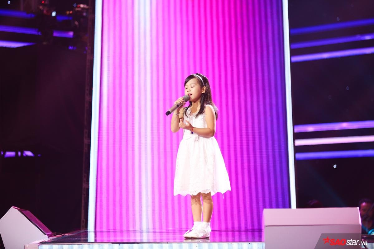 Điểm mặt các 'gà nhí' khiến 6 HLV tranh đấu tại tập 1 vòng Giấu mặt The Voice Kids 2018 Ảnh 1