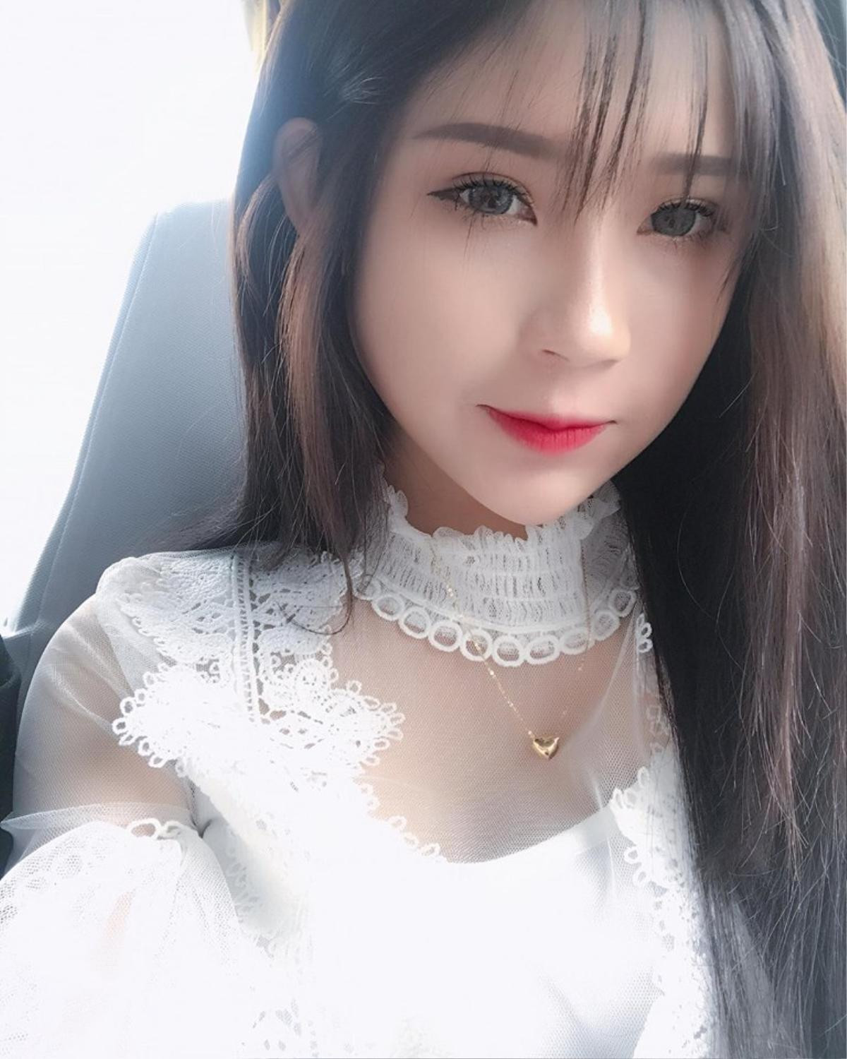 Bị tố sống ảo vì hình ảnh trên sóng truyền hình khác xa selfie, hot girl phân trần: 'Bị quay góc chết, tổ quay dìm quá, xấu hổ thiệt' Ảnh 3