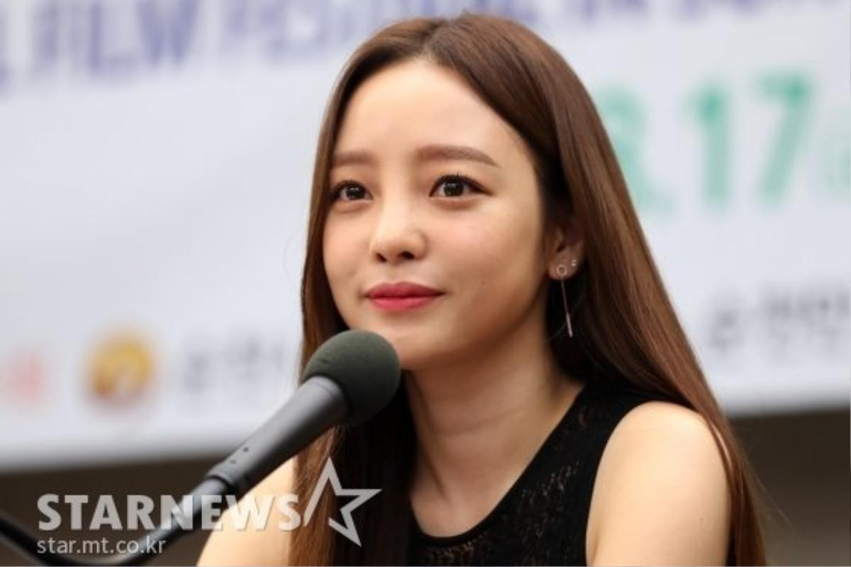 Goo Hara - Sulli: Đôi bạn thân khuấy đảo Kbiz, đánh bồ, chụp ảnh gợi cảm và cả tự tử Ảnh 11