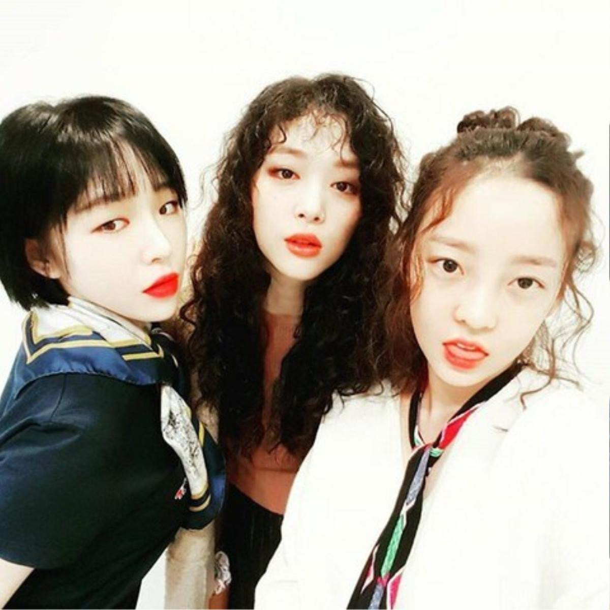 Goo Hara - Sulli: Đôi bạn thân khuấy đảo Kbiz, đánh bồ, chụp ảnh gợi cảm và cả tự tử Ảnh 3