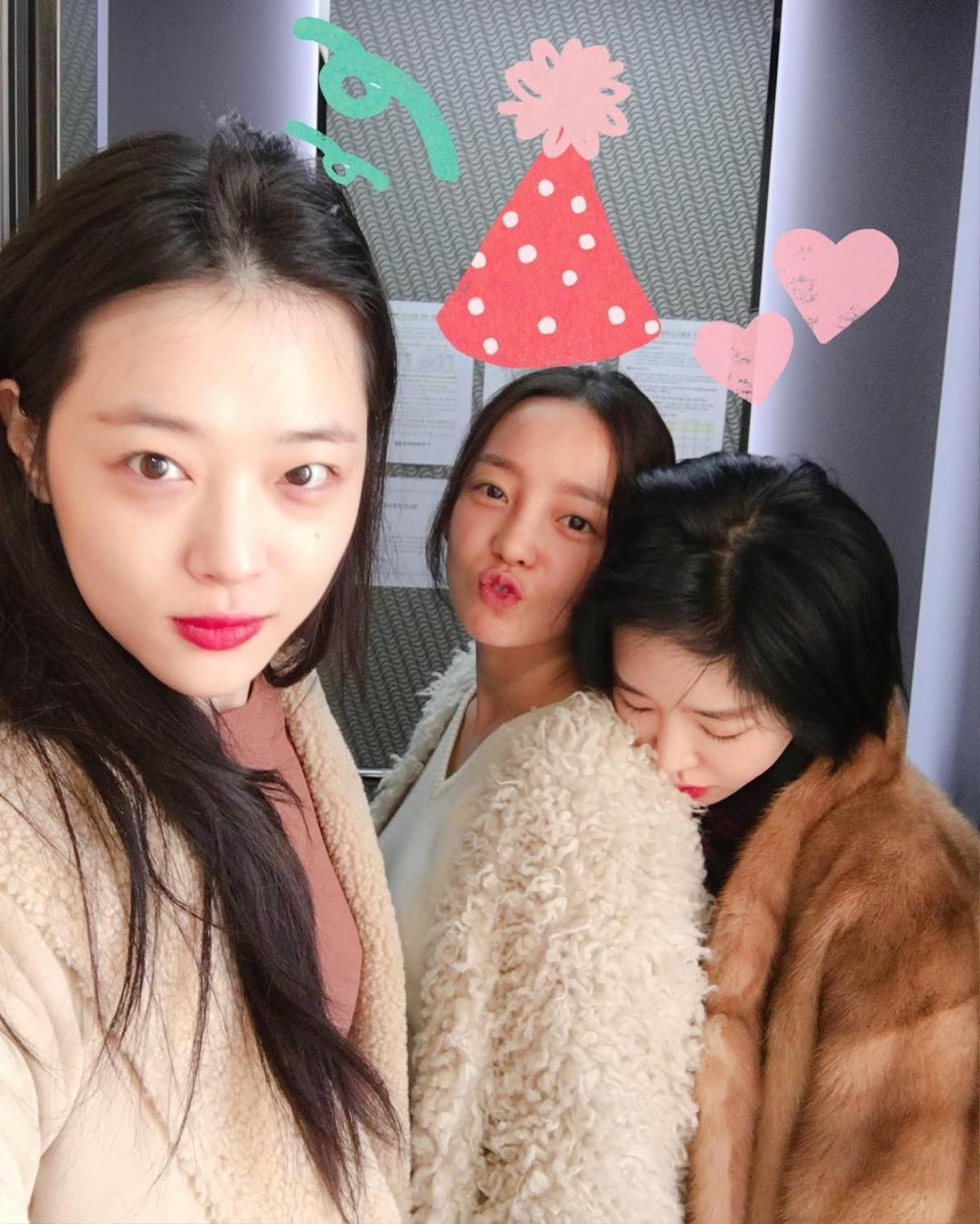 Goo Hara - Sulli: Đôi bạn thân khuấy đảo Kbiz, đánh bồ, chụp ảnh gợi cảm và cả tự tử Ảnh 4