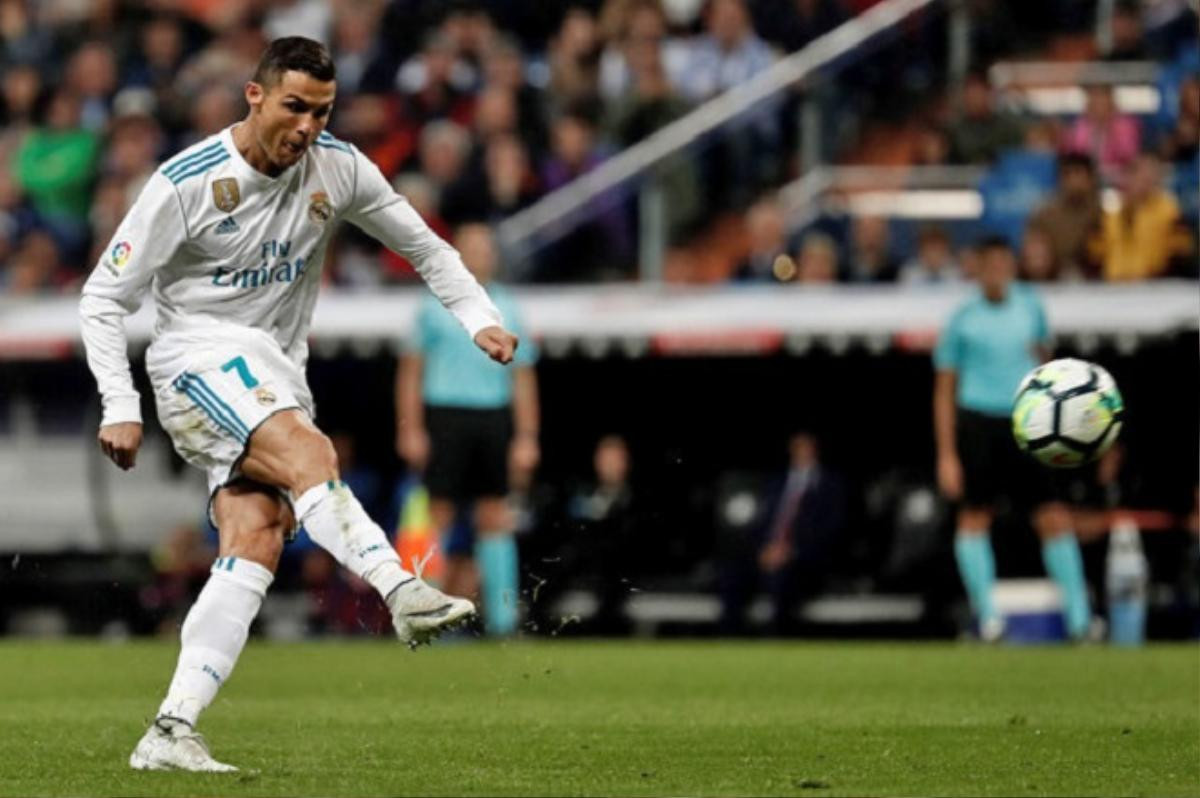 Vì sao Juventus nên để Ronaldo đá trung phong cắm? Ảnh 1