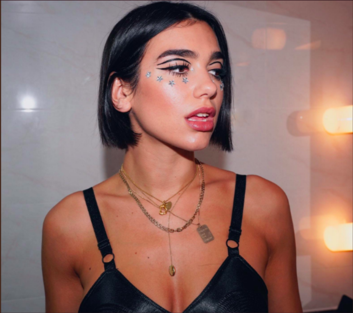 Fan bị đuổi khỏi concert vì những luật 'trời ơi', Dua Lipa bật khóc bất lực ngay trên sân khấu Ảnh 2