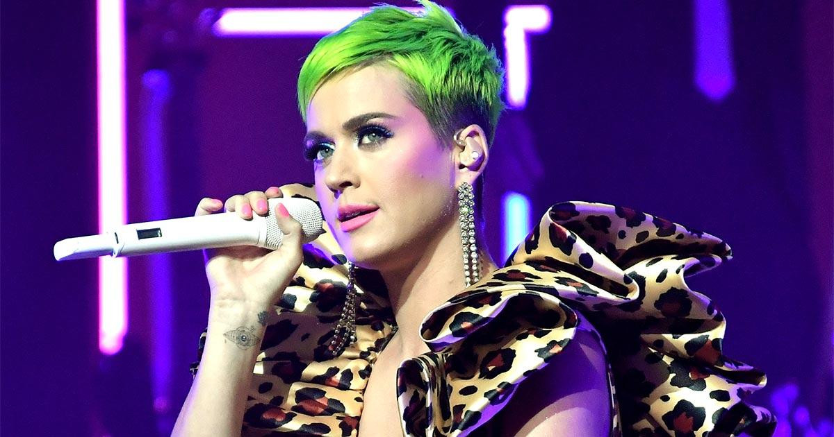 Katy Perry ngời ngời trong trang phục Nguyễn Công Trí tại đêm nhạc: Fan Việt lại rung rinh nữa rồi! Ảnh 9