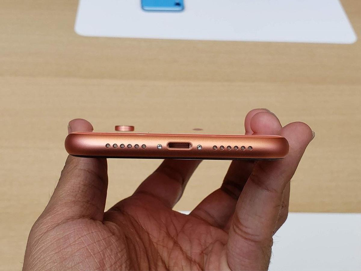 Giá đắt đỏ nhưng iPhone Xs và Xs Max lại có nhiều điểm trừ về thiết kế làm iFan khó chịu Ảnh 4