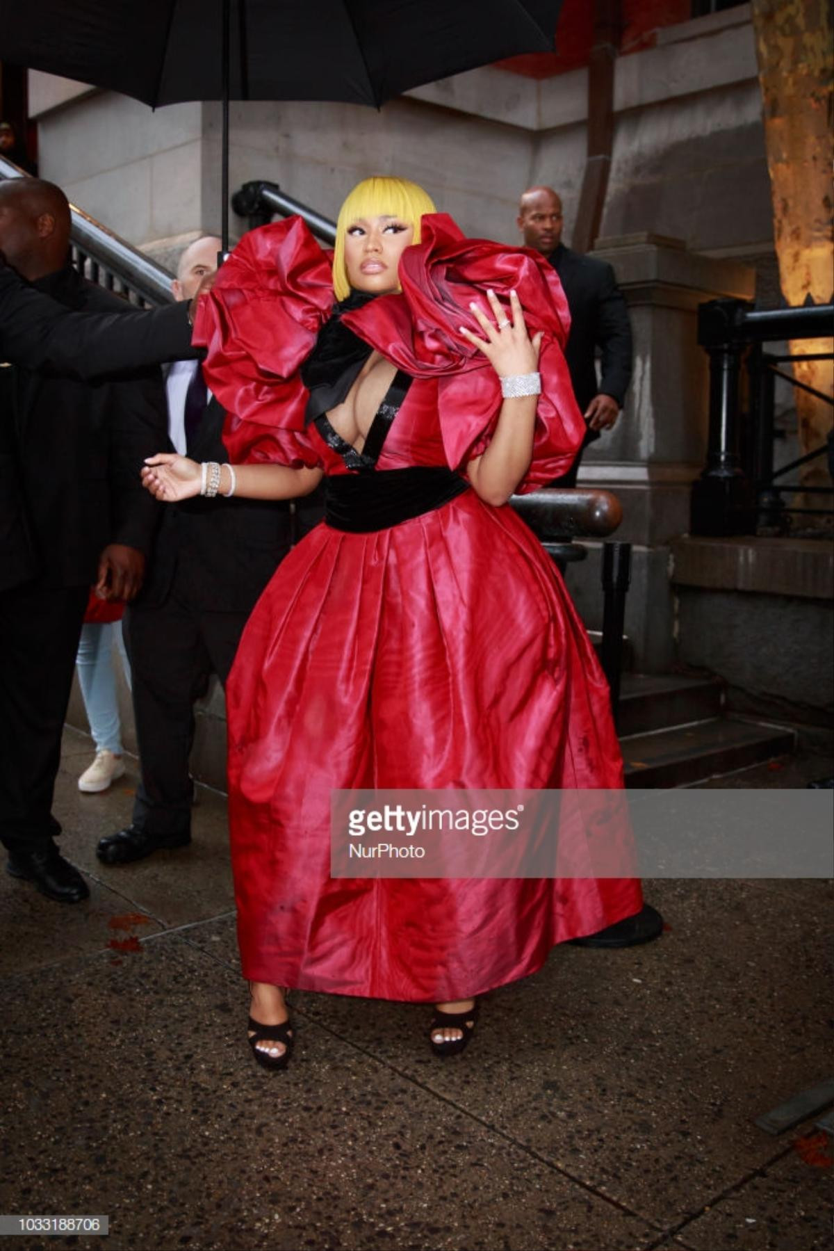 New York Fashion Week 2018: Nicki Minaj khoe 'vòng một', Ngô Cẩn Ngôn thùy mị đọ sắc cùng loạt sao Châu Á Ảnh 11