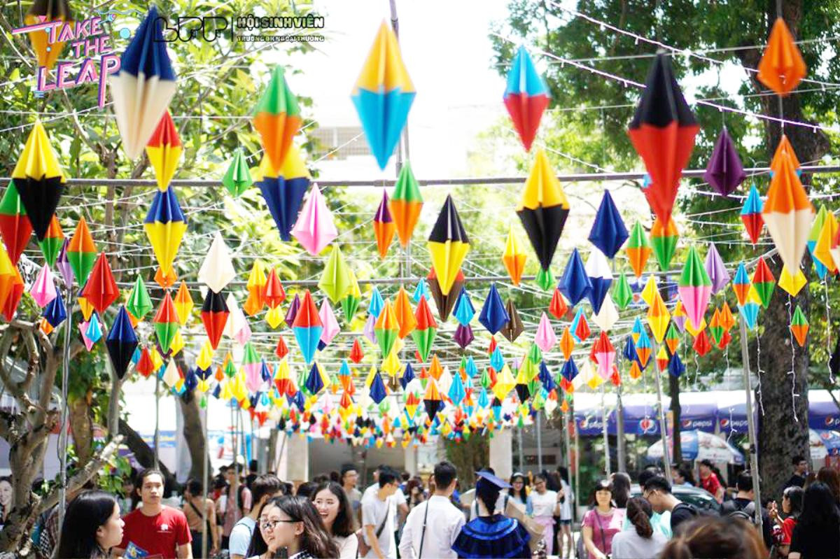 Hoa khôi Ngoại thương khoe sắc, 'chinh phục' đàn em trong ngày hội các CLB Ảnh 5