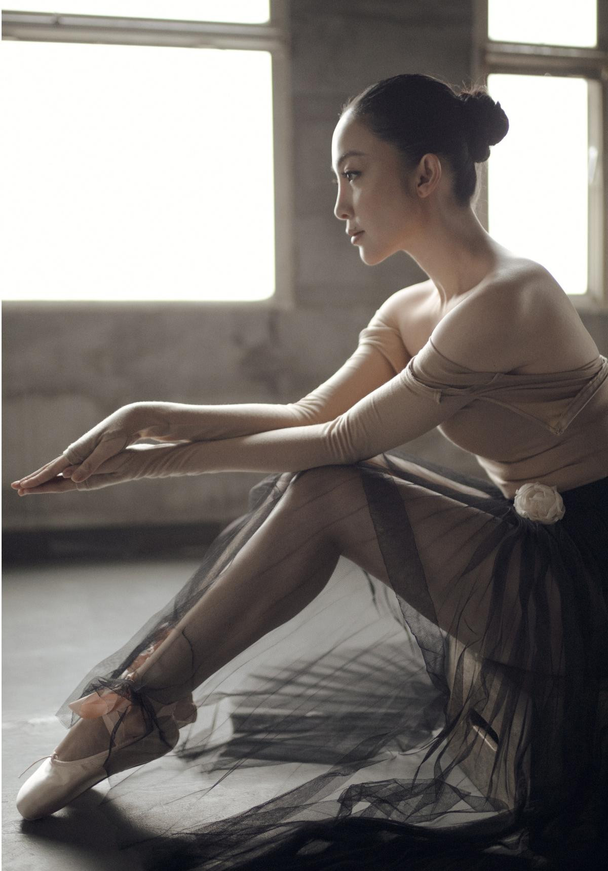 Linh Nga hóa thân vũ công ballet, đẹp xuất thần trong bộ ảnh mới Ảnh 3