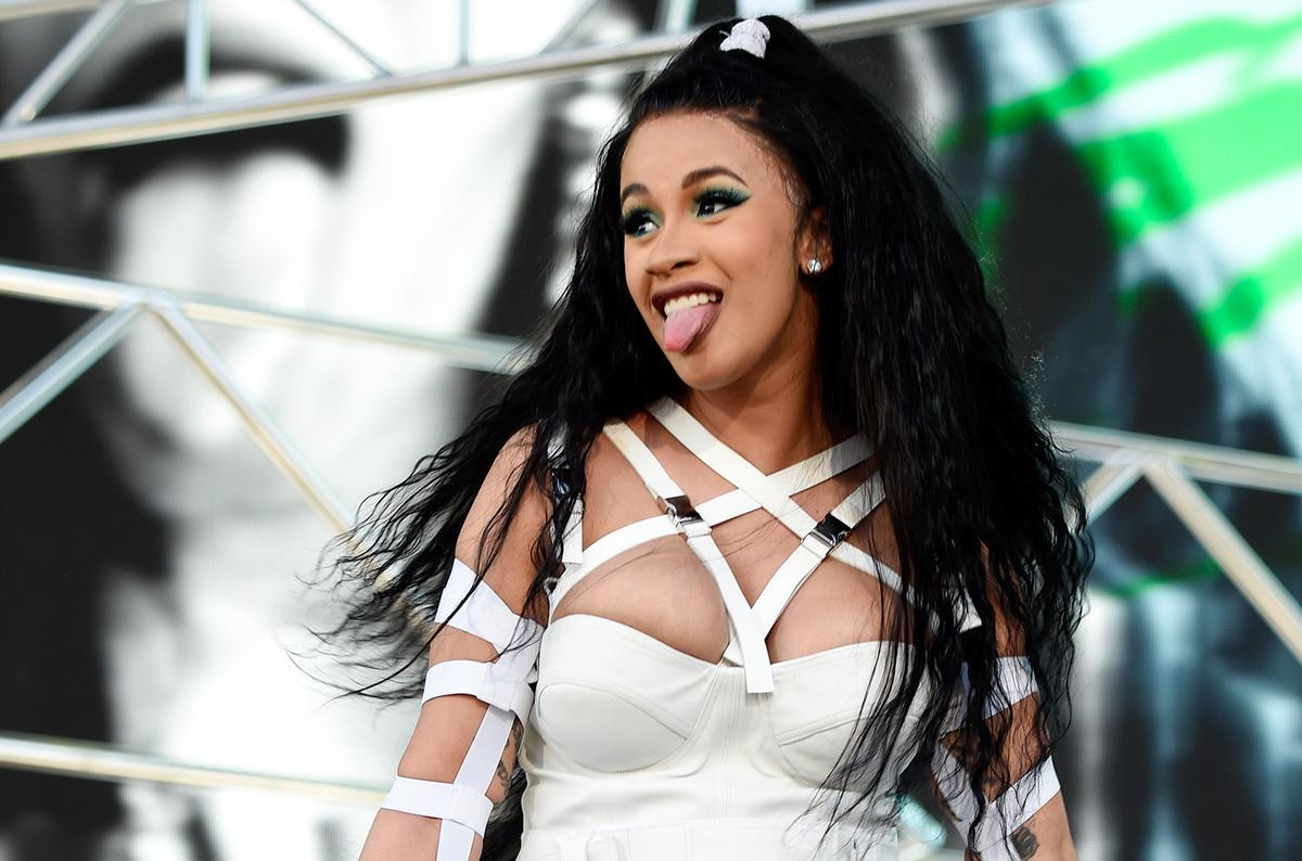 Giữa 'tâm bão', Rihanna nhấn nút unfollow Instagram Cardi B: Cục diện Hollywood thay đổi? Ảnh 2