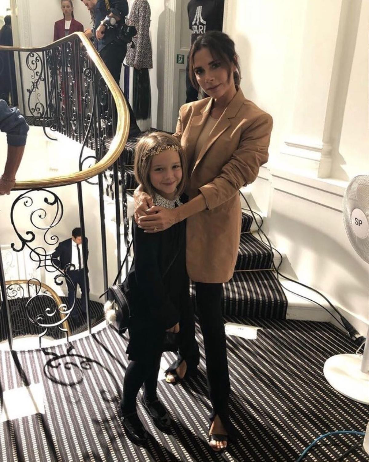 Victoria Beckham ra mắt với công chúng bộ sưu tập Xuân/Hè 2019 tại Tuần lễ thời trang London Ảnh 8